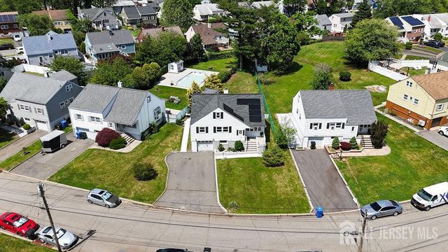 19 Jonquil Circle, Fords, NJ 08863