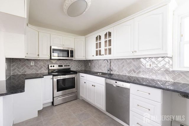 19 Jonquil Circle, Fords, NJ 08863
