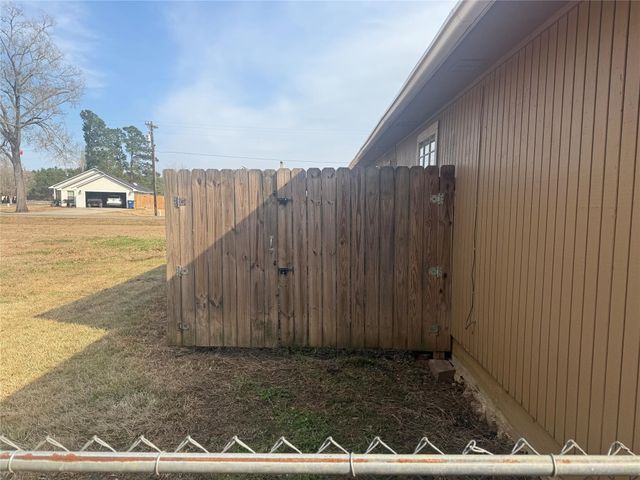 140 Chuckwagon, Livingston, TX 77351