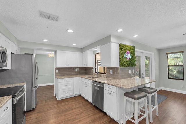 502 TIMBER BAY CIRCLE E, Oldsmar, FL 34677