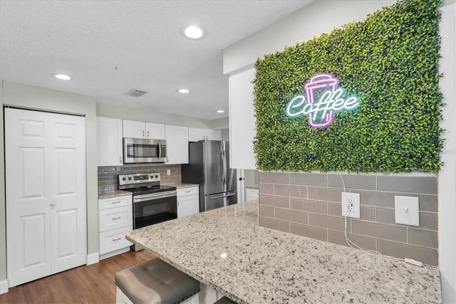 502 TIMBER BAY CIRCLE E, Oldsmar, FL 34677