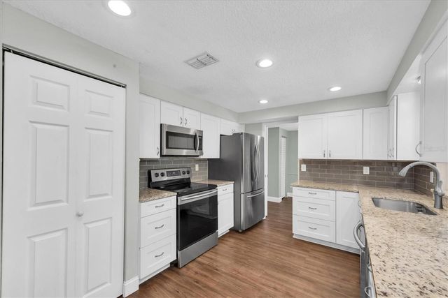 502 TIMBER BAY CIRCLE E, Oldsmar, FL 34677