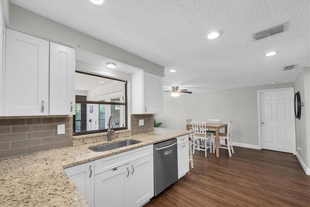 502 TIMBER BAY CIRCLE E, Oldsmar, FL 34677