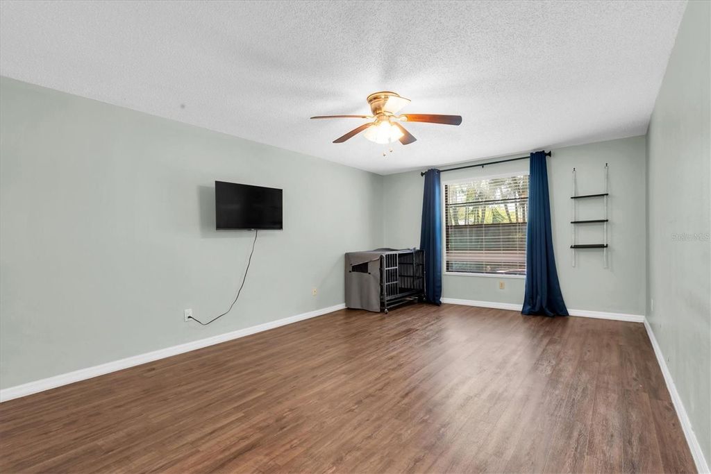 Image 11 of property listing at 502 TIMBER BAY CIRCLE E, Oldsmar, FL 34677