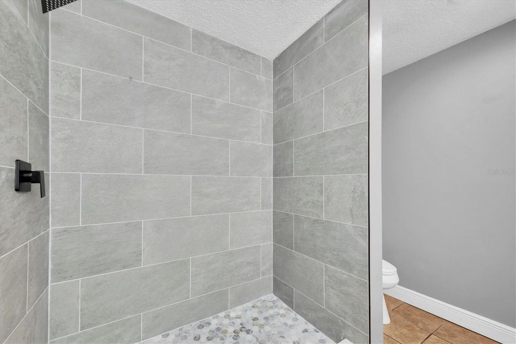 Image 12 of property listing at 502 TIMBER BAY CIRCLE E, Oldsmar, FL 34677