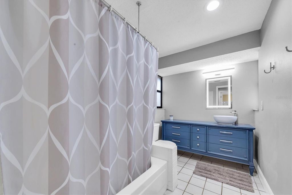 Image 23 of property listing at 502 TIMBER BAY CIRCLE E, Oldsmar, FL 34677