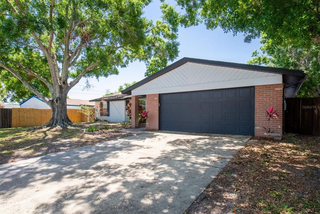 Image 33 of property listing at 502 TIMBER BAY CIRCLE E, Oldsmar, FL 34677