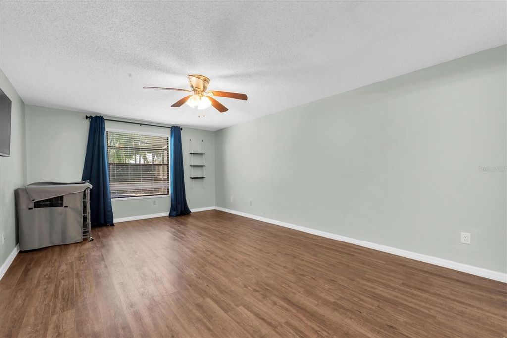 Image 10 of property listing at 502 TIMBER BAY CIRCLE E, Oldsmar, FL 34677