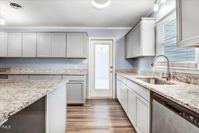 111 Robin Lake Drive, Dudley, NC 28333