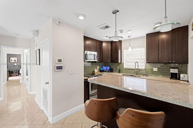 3230 SW 23rd St, Fort Lauderdale, FL 33312