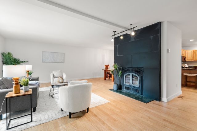 79 Beecher Pl 5, Newton, MA 02459