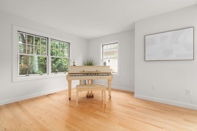 79 Beecher Pl 5, Newton, MA 02459