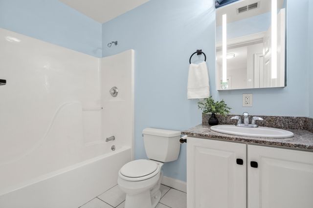 79 Beecher Pl 5, Newton, MA 02459