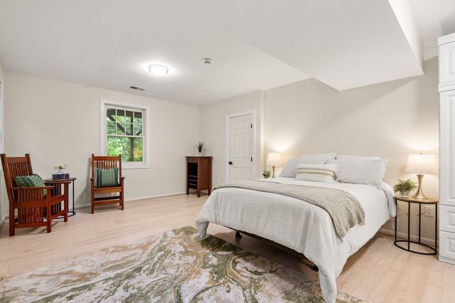 79 Beecher Pl 5, Newton, MA 02459