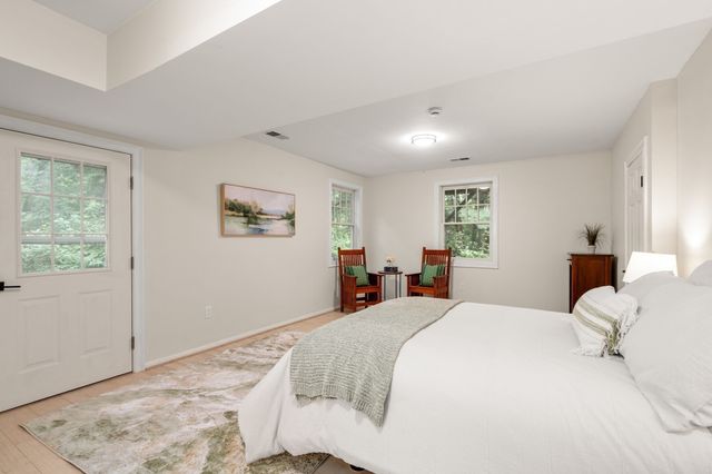 79 Beecher Pl 5, Newton, MA 02459