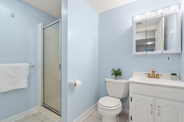 79 Beecher Pl 5, Newton, MA 02459