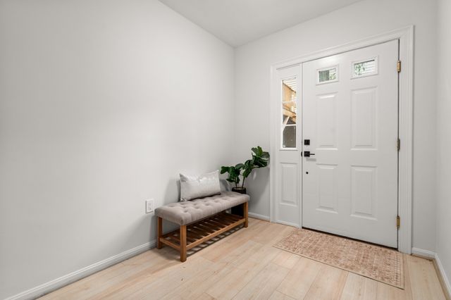 79 Beecher Pl 5, Newton, MA 02459