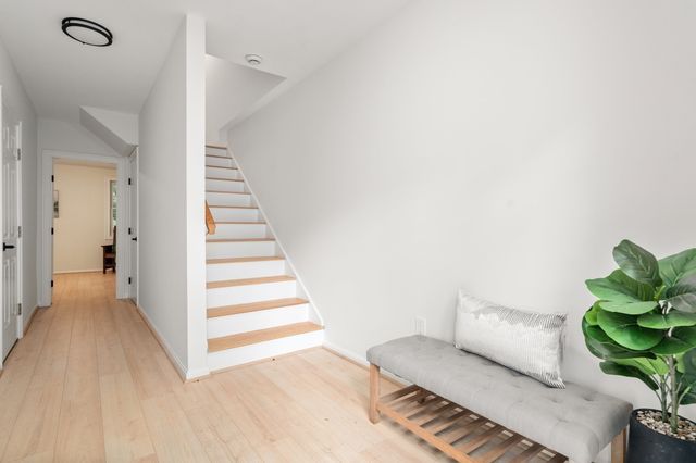 79 Beecher Pl 5, Newton, MA 02459