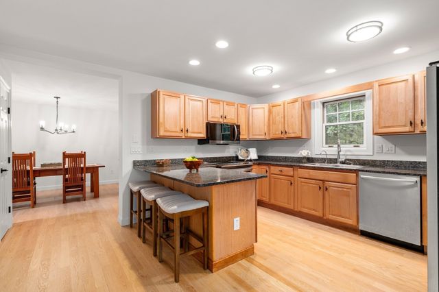 79 Beecher Pl 5, Newton, MA 02459