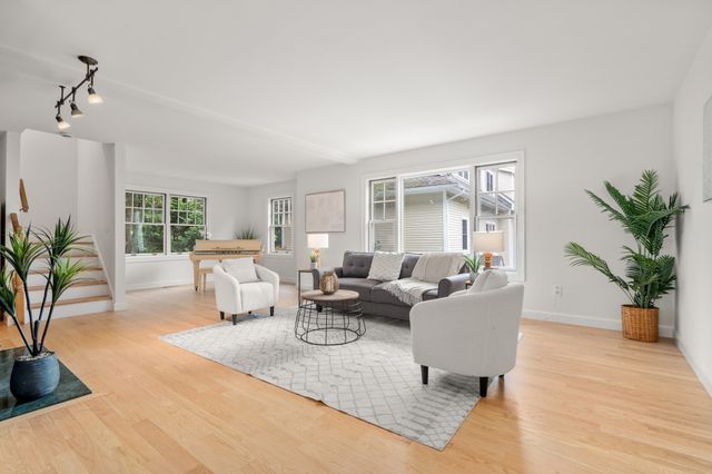 79 Beecher Pl 5, Newton, MA 02459