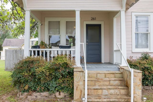 261 N Water Street, La Grange, TX 78945