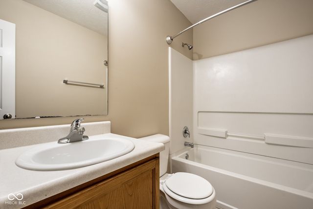 11194 Black Gold Drive, Noblesville, IN 46060