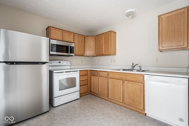 11194 Black Gold Drive, Noblesville, IN 46060