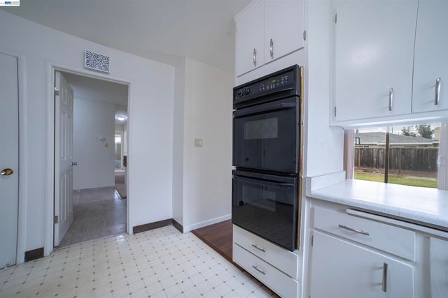 39627 Sundale Dr, Fremont, CA 94538