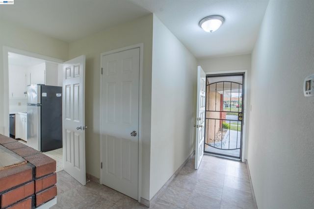 39627 Sundale Dr, Fremont, CA 94538