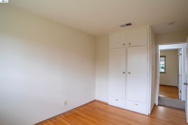 39627 Sundale Dr, Fremont, CA 94538