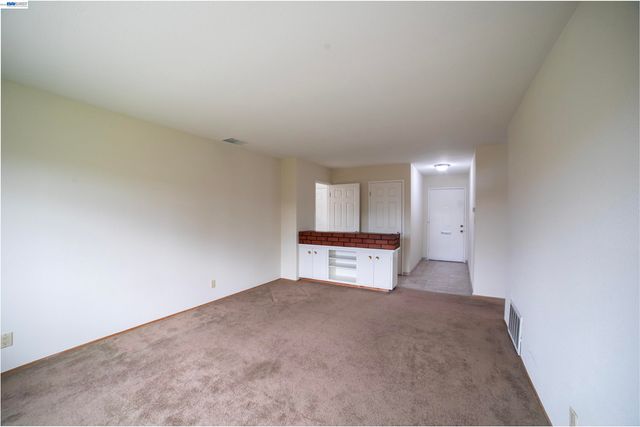 39627 Sundale Dr, Fremont, CA 94538