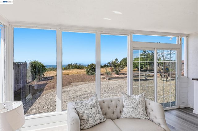 2167 Cypress Ave, San Pablo, CA 94806