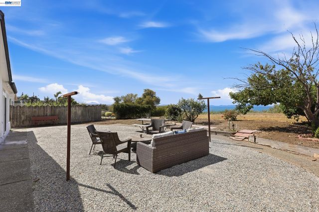 2167 Cypress Ave, San Pablo, CA 94806