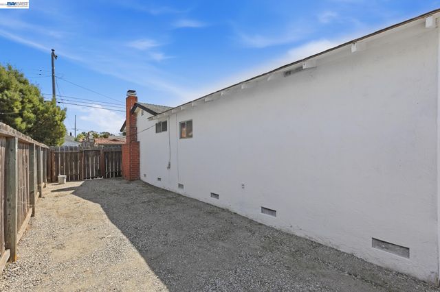 2167 Cypress Ave, San Pablo, CA 94806