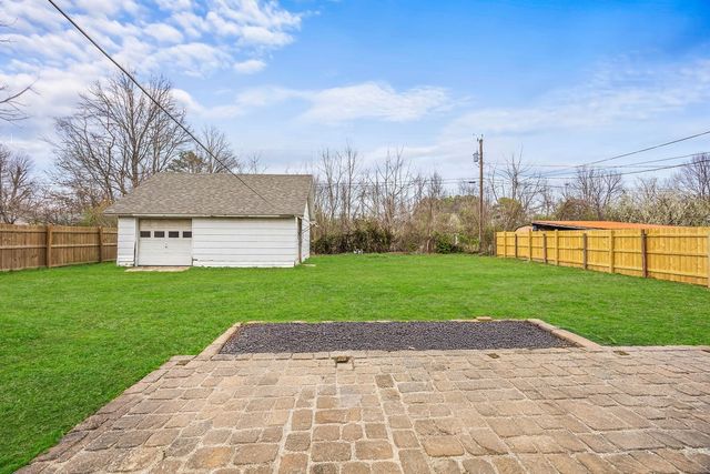 221 W Highland Street, Siloam Springs, AR 72761