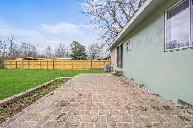 221 W Highland Street, Siloam Springs, AR 72761