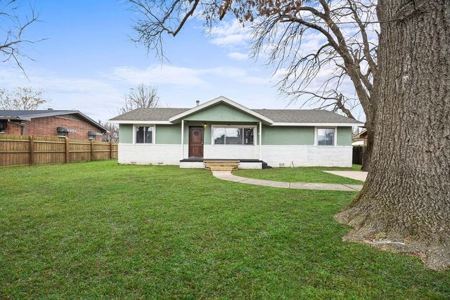 221 W Highland Street, Siloam Springs, AR 72761