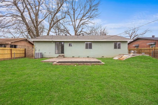 221 W Highland Street, Siloam Springs, AR 72761