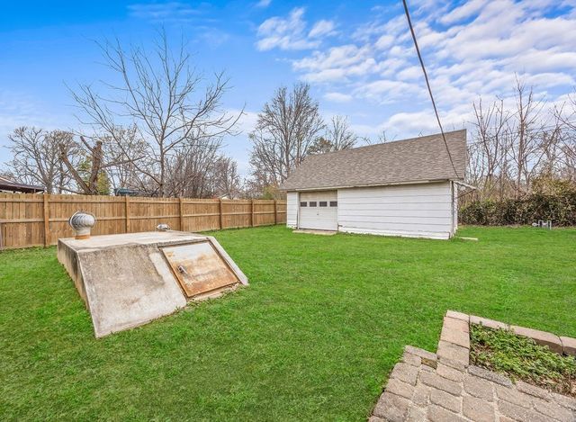 221 W Highland Street, Siloam Springs, AR 72761