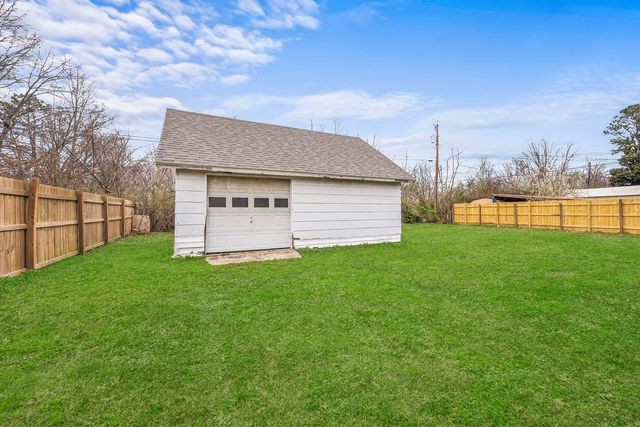 221 W Highland Street, Siloam Springs, AR 72761