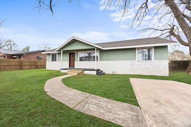 221 W Highland Street, Siloam Springs, AR 72761