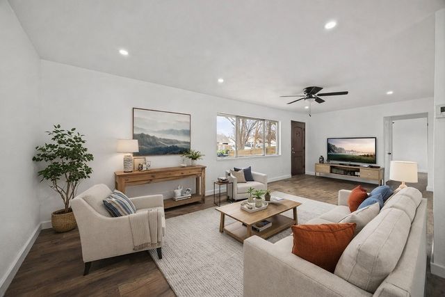 221 W Highland Street, Siloam Springs, AR 72761