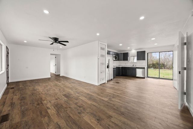 221 W Highland Street, Siloam Springs, AR 72761