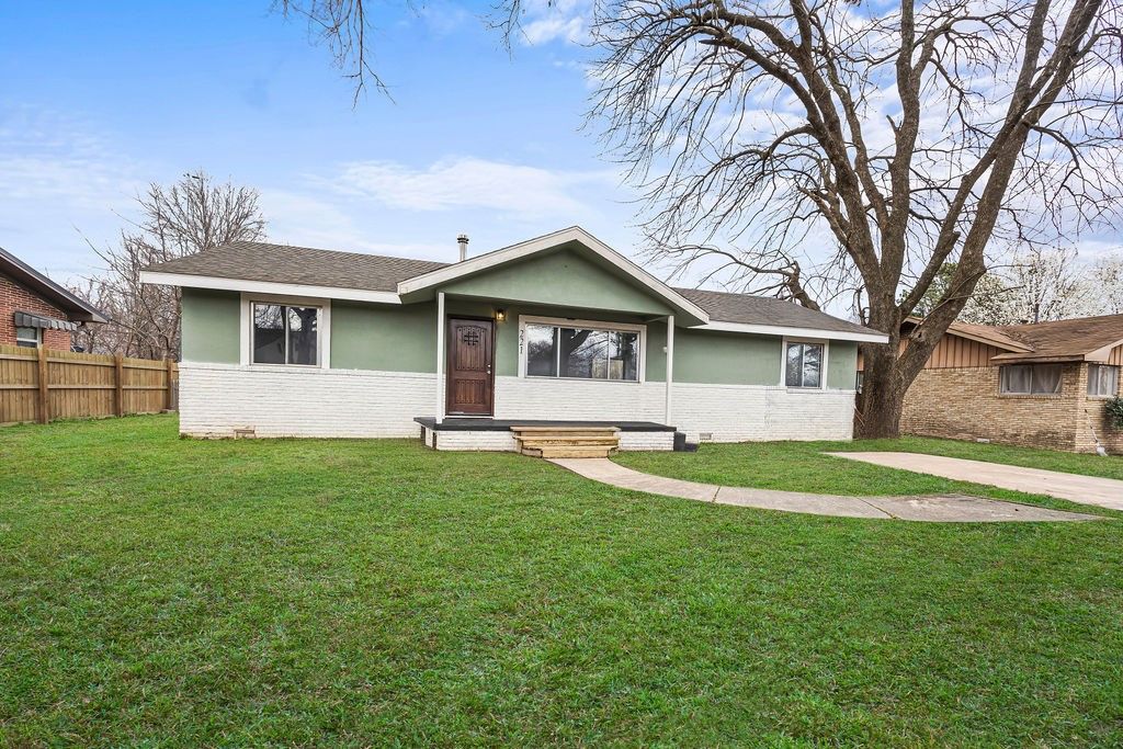 221 W Highland Street, Siloam Springs, AR 72761