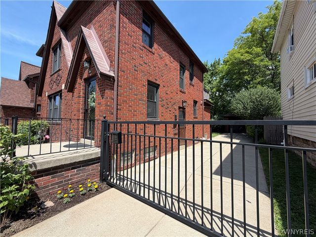 63 Washington Avenue, Tonawanda, NY 14217