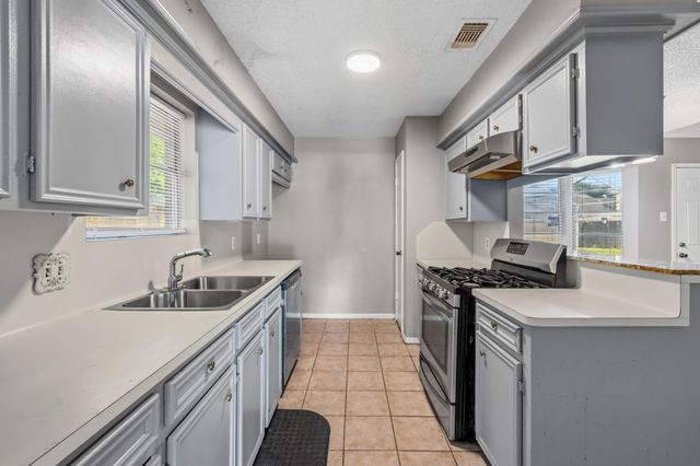 5112 Parsley Street, Baytown, TX 77521