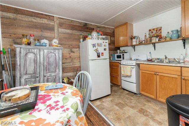 102 3rd ST, Fort Myers, FL 33907