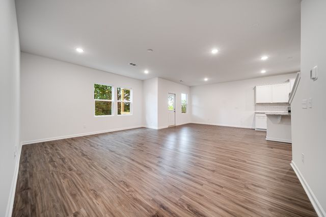 312 Deacon Ln, White House, TN 37188