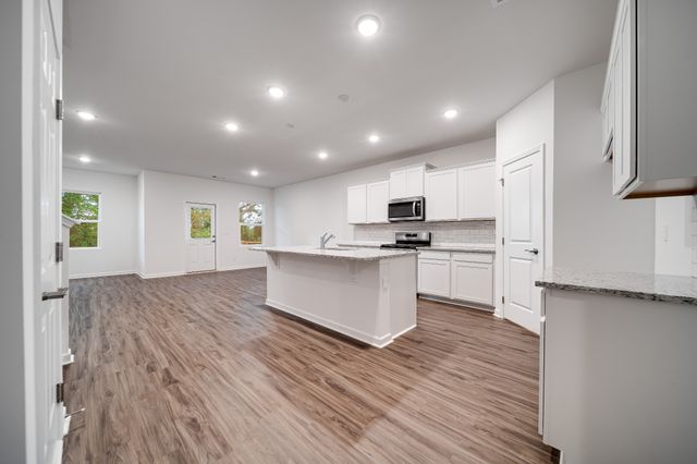 312 Deacon Ln, White House, TN 37188