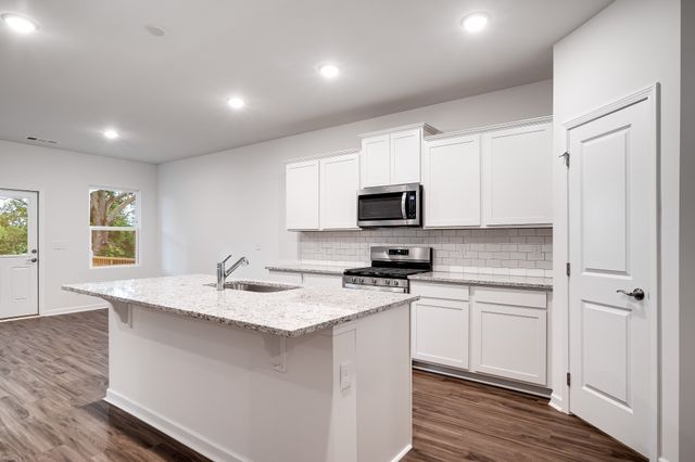 312 Deacon Ln, White House, TN 37188